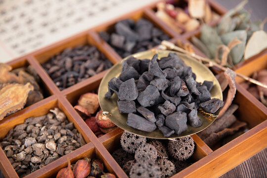 A box of all kinds of traditional Chinese medicine and Polygonum multiflorum on the box