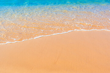 Fototapeta na wymiar Beautiful sea waves on the sand