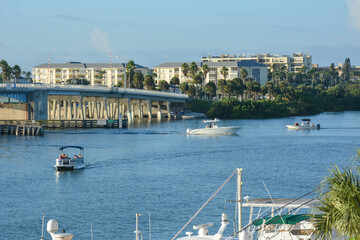 Boaters enjoying a calm morning on the intracoastal waterway in St Petersburg / Clearwater in Florida © Ryan Tishken