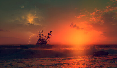 Silhouet van oud schip in een stormachtige zee, geweldige bliksem op de achtergrond