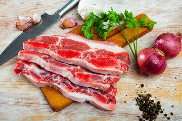 Obraz premium Slices of raw veal meat perfect for churrasco, typical grilled dish in Portugal