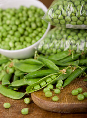 fresh green pea in bowl on wooden background
