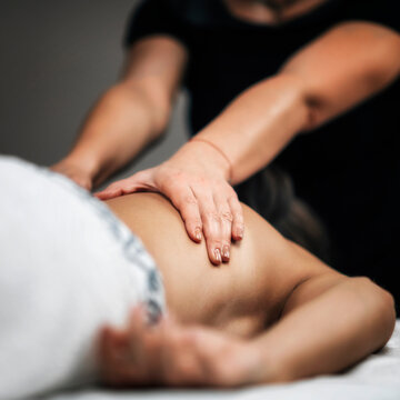 Lomi Lomi Hawaiian Back Massage at a Wellness Center