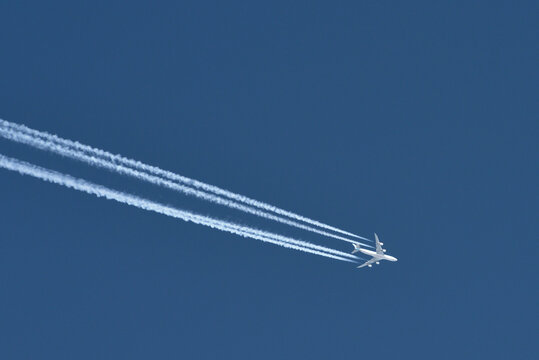Airplane In Blue Sky © Flavijus Piliponis