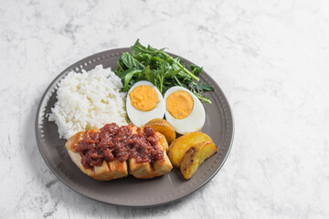 チキンのトマトソース