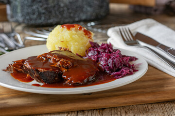 Roast beef with gravy, potato dumpling and red cabbage