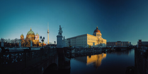 Berlin-Mitte, Dom, Fernsehturm, Humboldt-Forum