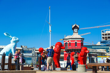 Obraz premium Huge red statues of poodles