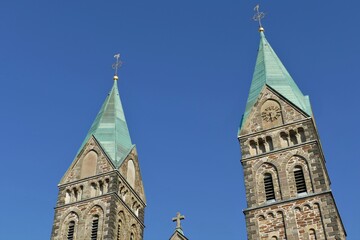 Türme der Sankt Lambertus Kirche in Monschau-Kalterherberg / Eifel
