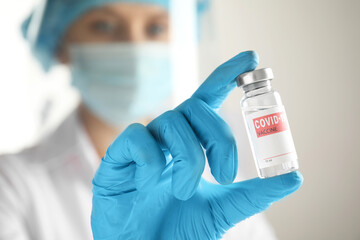 Fototapeta premium Doctor holding vial with vaccine against Covid-19, closeup