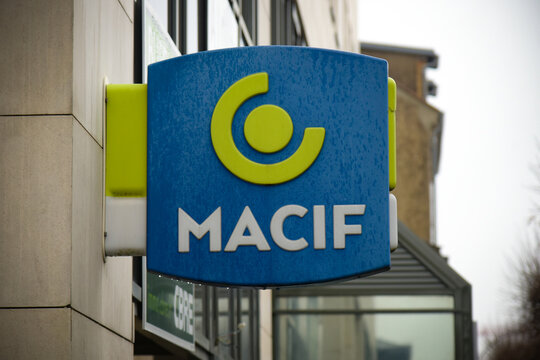 macif signboard