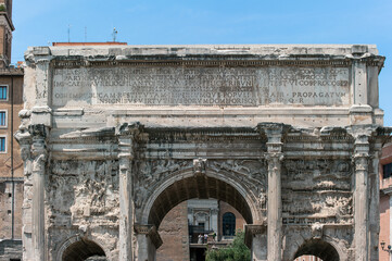 Fototapeta na wymiar Triumphbogen des Septimius-Severus im Rom