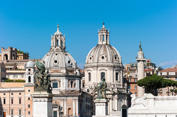 Obraz premium Zwillingskirchen am Trajansforum in Rom