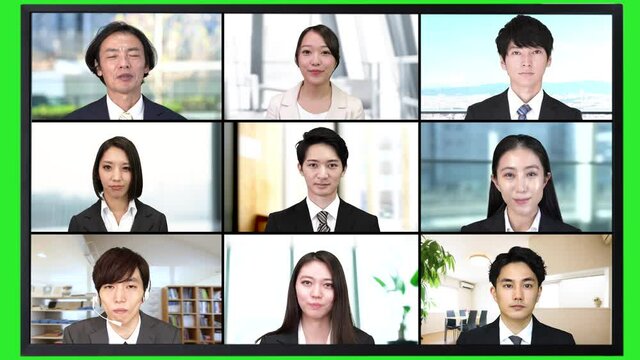 オンライン会議　イメージ　ビジネス9人　左上がホスト　全員スーツ　モニター枠付　クロマキー　合成用