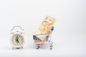 Thai banknotes are empty on the cart And there is a clock telling the time next to it / an...