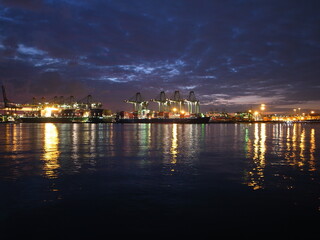 Obraz premium night view of the port, Singapore