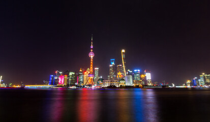 Fototapeta na wymiar Shanghai bei Nacht (Pearl Tower Skyline)