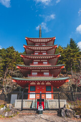 日本の伝統的な赤い塔