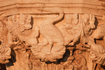 Figürliche Darstellung an einer Säule des Dogenpalastes, Venedig, Italien