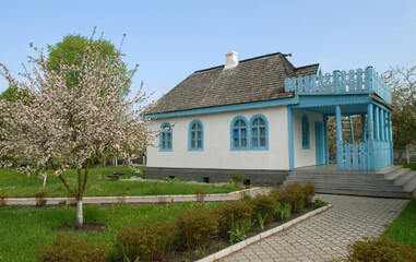 Fototapeta na wymiar White house of Kosachy estate in Kolodiazhne village