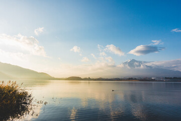 河口湖の朝焼けと富士山
