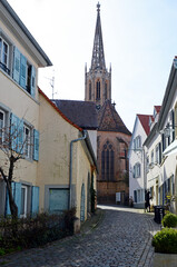 Fototapeta na wymiar Gasse mit Blick auf die Schlosskirche bad Dürkheim