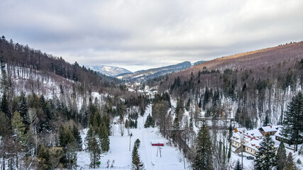 Beskidy, Beskid Śląski widok na dolinę Wisły najdłuższej rzeki w Polsce zimą z lotu ptaka