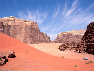 4 wheel drive in Wadi Rum desert in Jordan © robepco
