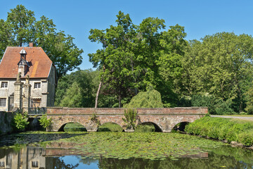 Fototapeta na wymiar Wasserschloss Schloss Senden in Senden, Münsterland, Nordrhein-Westfalen