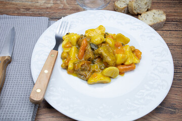canard cuisiné aux petits légumes et poivre vert