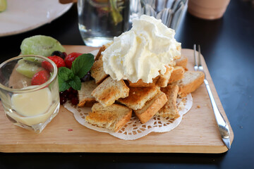 toast ,butter toast or toast with fruit and whipping cream