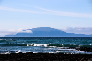 Blauer Pazifischer Ozean auf den Galapagos Inseln 