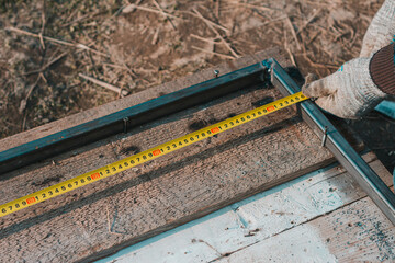 Measurement of length by means of a tape measure, measurement of length of a metal profile.