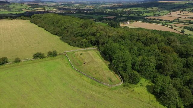 UntitleBelas Knap Neolithic burial chamber, Winchcombe, Cotswolds, Gloucestershire, England