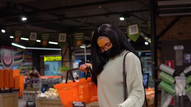 Young Black Woman Has Shopping In A Grocery Store