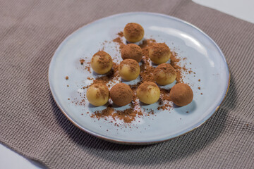 Selbstgemachte Marzipnakartoffeln