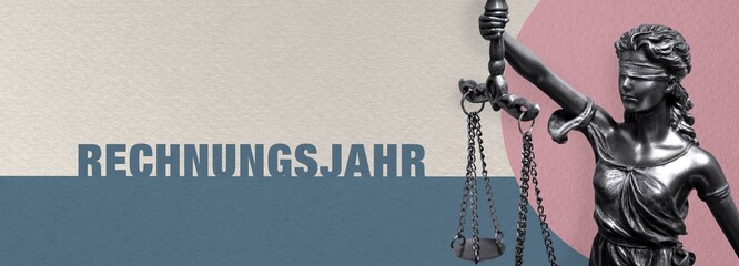 Rechnungsjahr. Close-up einer Justitia Statue. Symbol für Gerechtigkeit und Anwalt. Figur steht...
