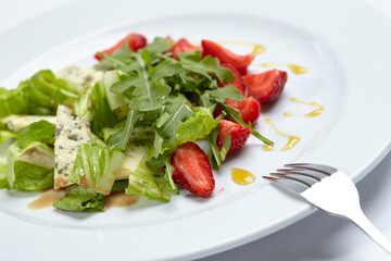 salad with strawberries and cheese