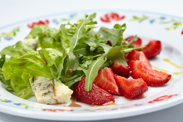 salad with strawberries and cheese