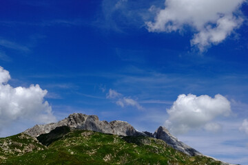 Fototapeta na wymiar gorgeous mountains with a blue sky and clouds