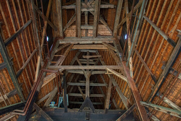 Obraz premium Zabytkowy drewniany kościół 