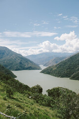 montañas con nubes