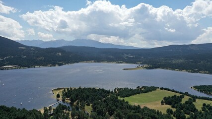 survol du lac de Matemale dans les Pyrénées-Orientales