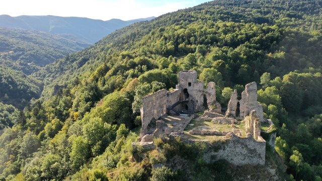 Ch&acirc;teaux cathares et haute-vall&eacute;e de l'Aude vus du Ciel