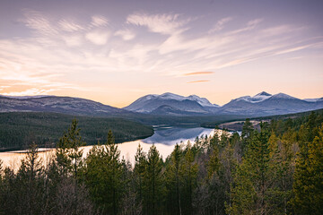 Obraz premium The mountains from Rondane national park during sunset