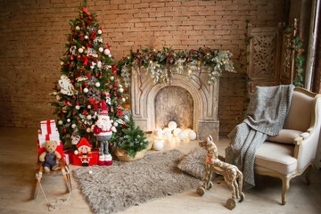 christmas tree with christmas decorations in living room with fireplase