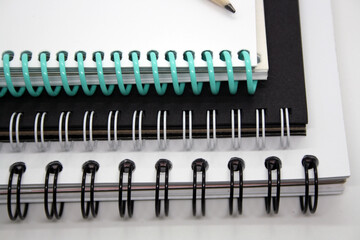 Naklejka premium Notepad for notes and sketches on a white background.