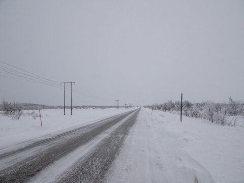 Strasse E45 im Winter zwischen Alta und Kautokeino, Norwegen