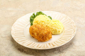 Crispy chicken cutlet with mashed potato