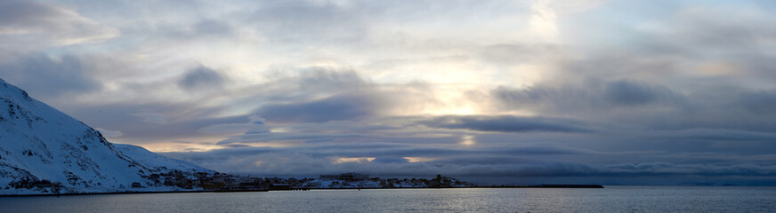 Landschaft am Porsangerfjord im Winter, Norwegen